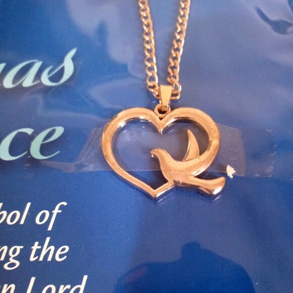 Christmas Peace Heart Dove Pendant Necklace Spirit of God Gold Tone 20" - Picture 4 of 7
